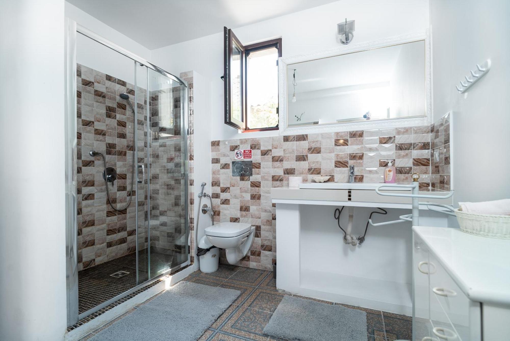 Casa Amina Gazde/Camere de închiriat *